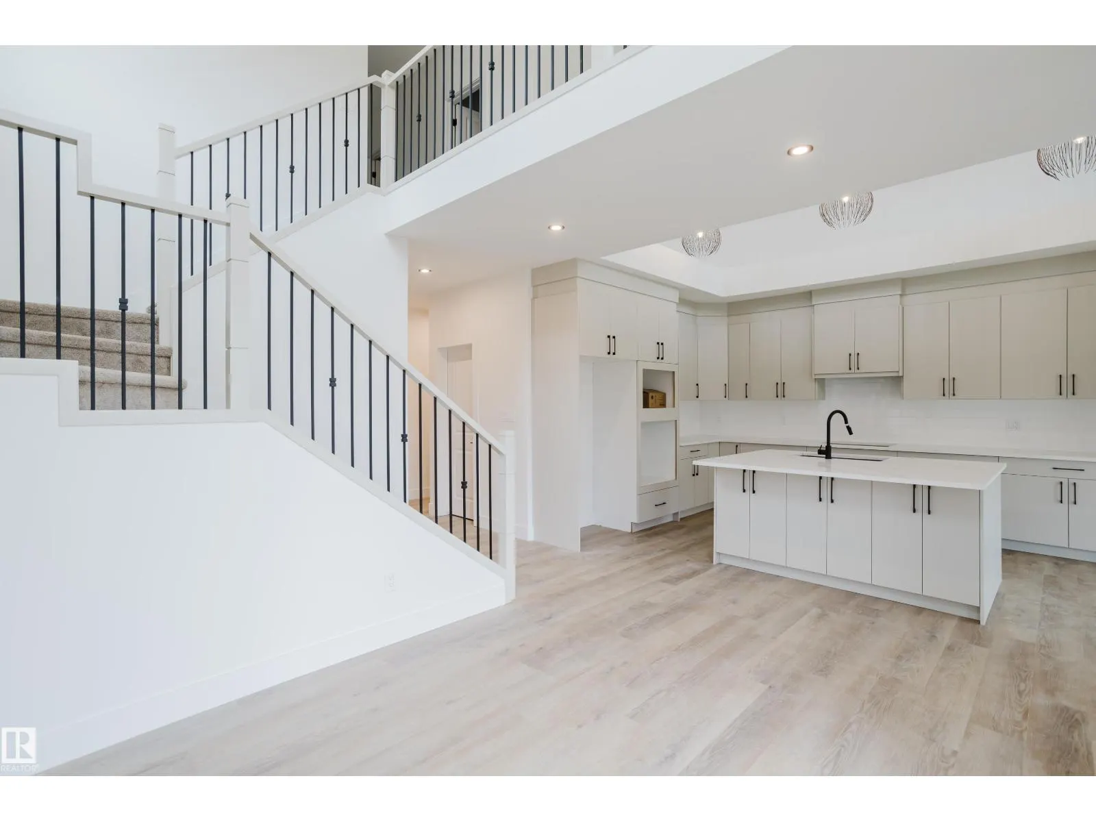 45 Renwyck PL