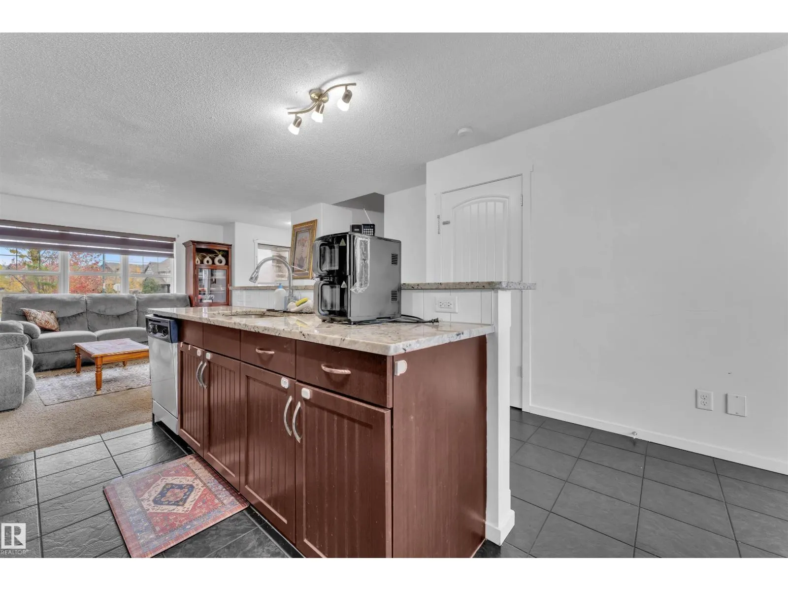 2004 32 ST NW