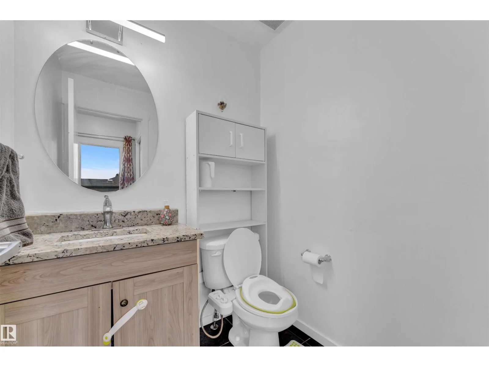 2004 32 ST NW
