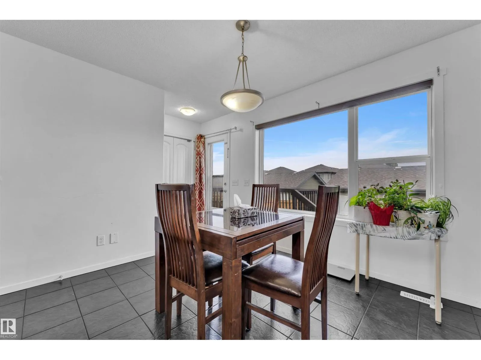 2004 32 ST NW