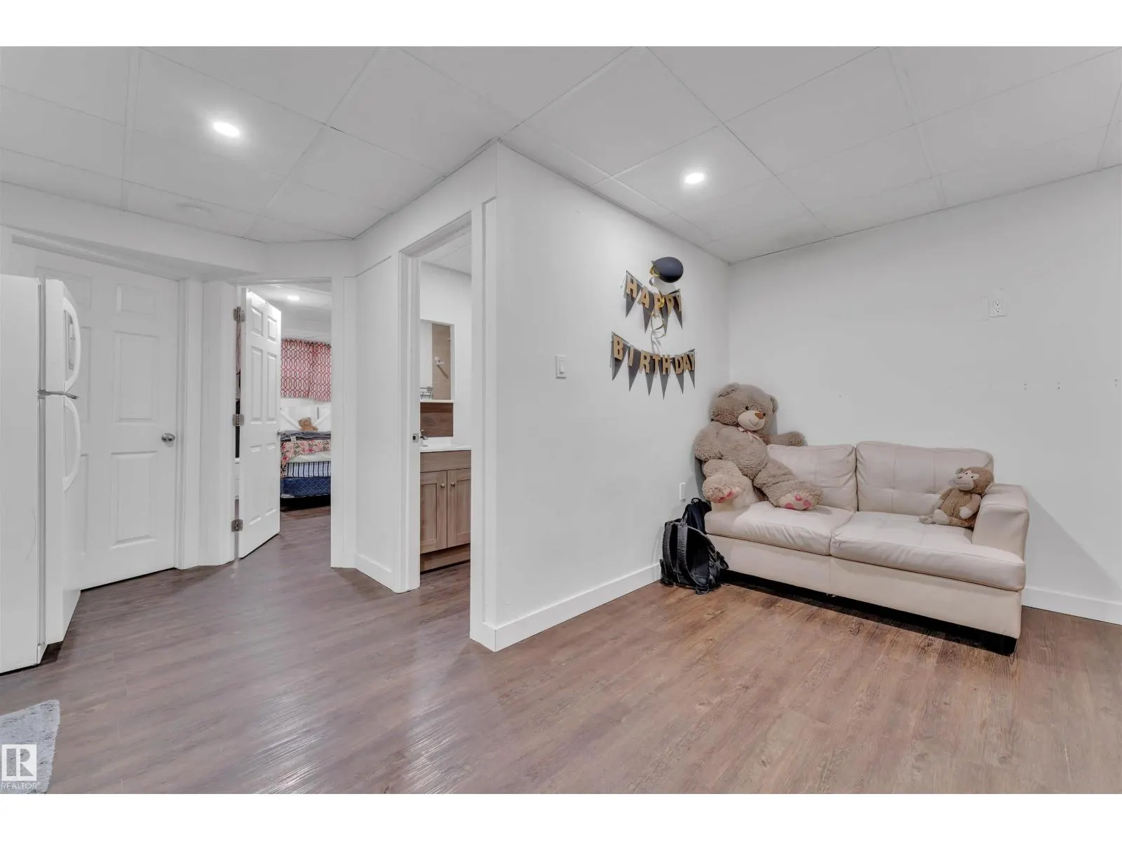2004 32 ST NW