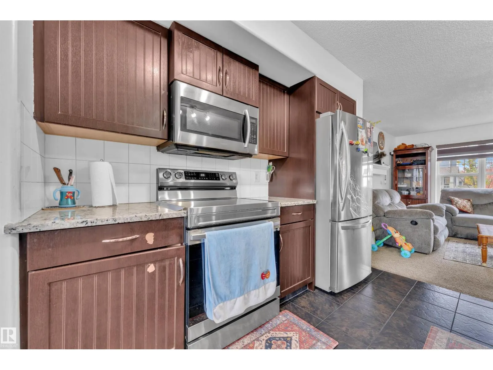 2004 32 ST NW