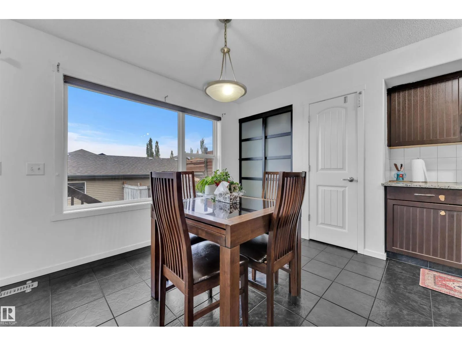 2004 32 ST NW