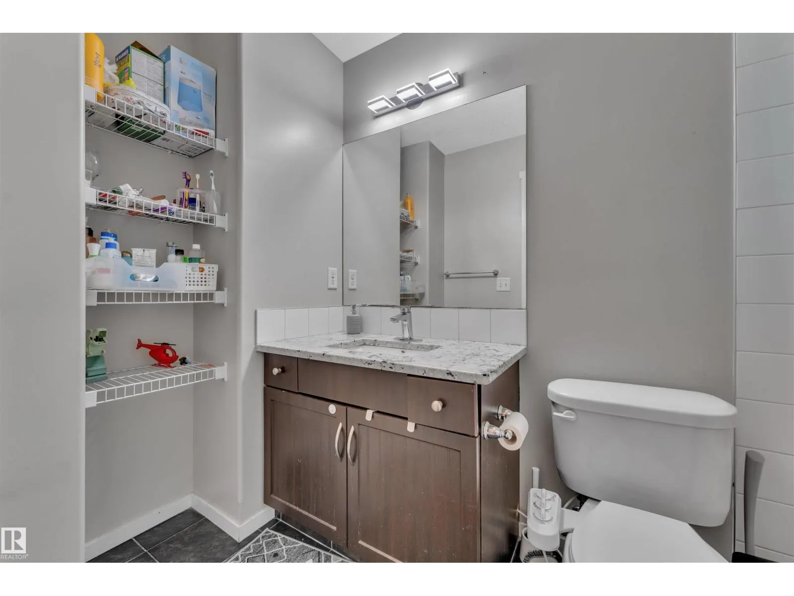 2004 32 ST NW