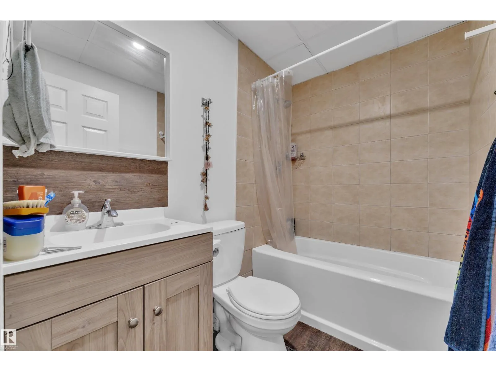 2004 32 ST NW