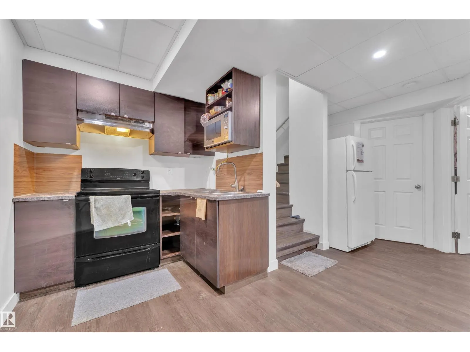 2004 32 ST NW