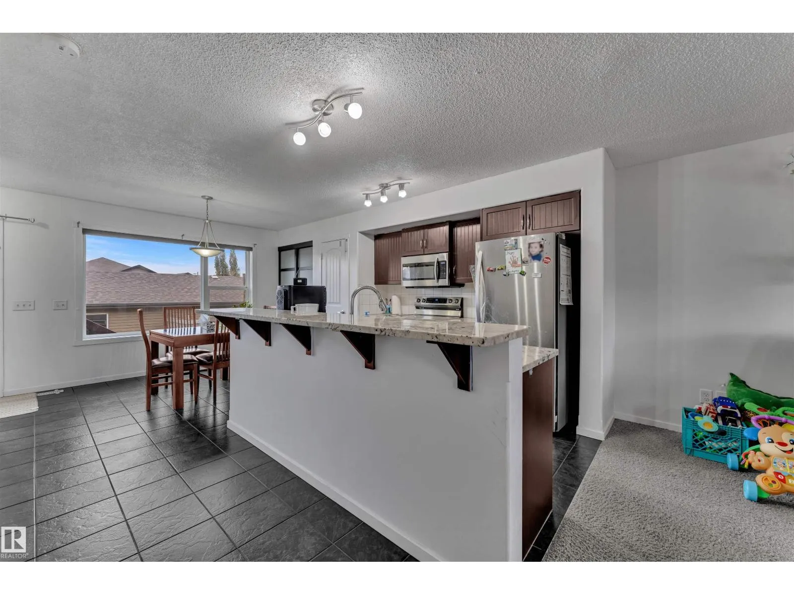 2004 32 ST NW