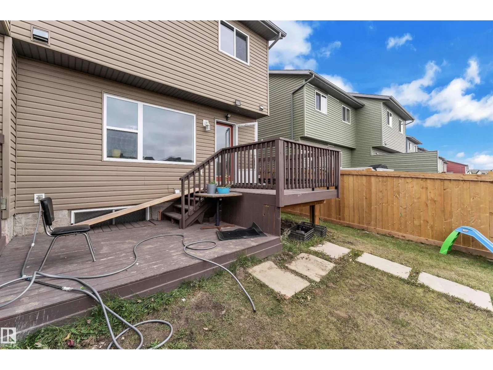 2004 32 ST NW