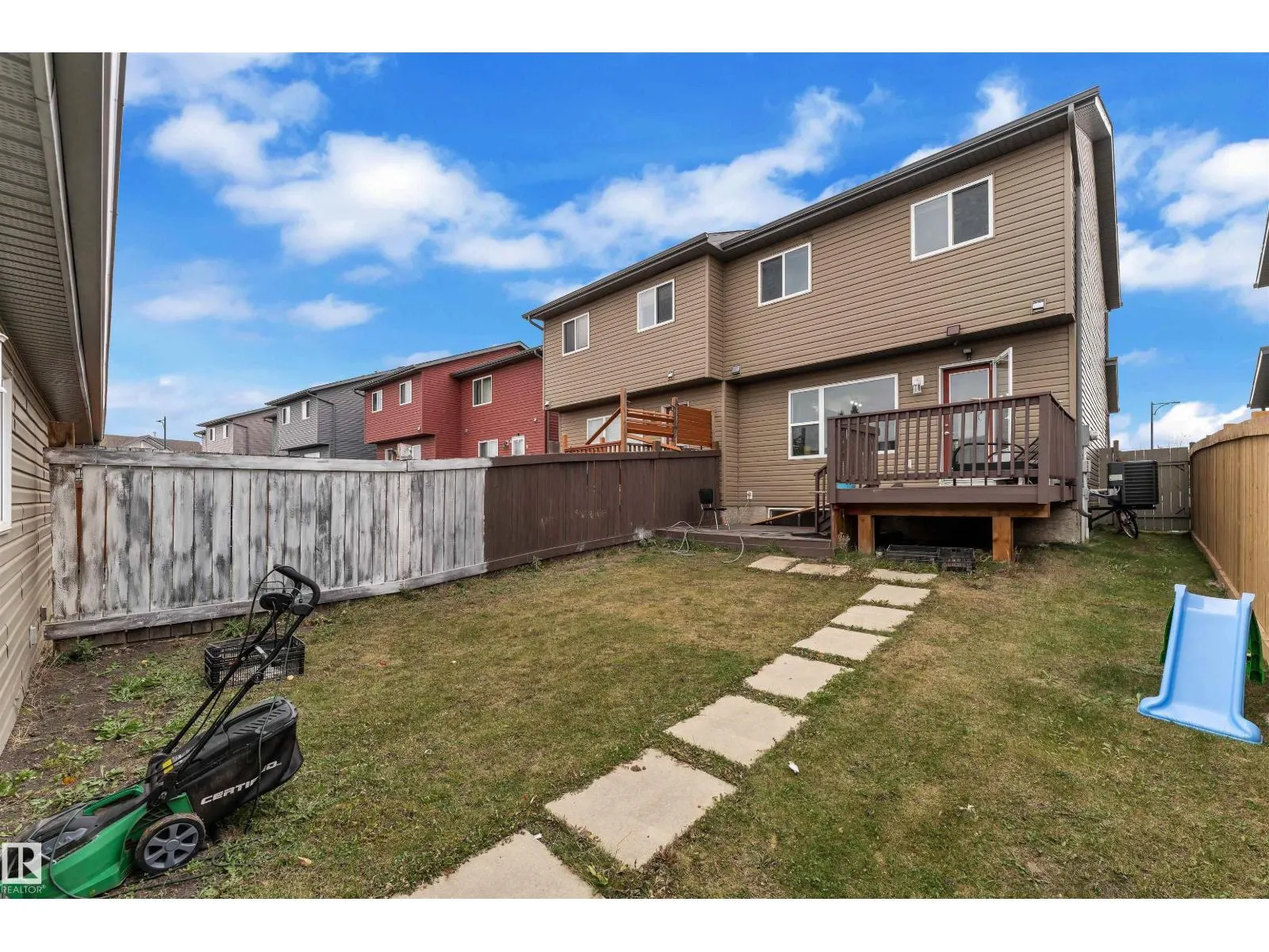 2004 32 ST NW