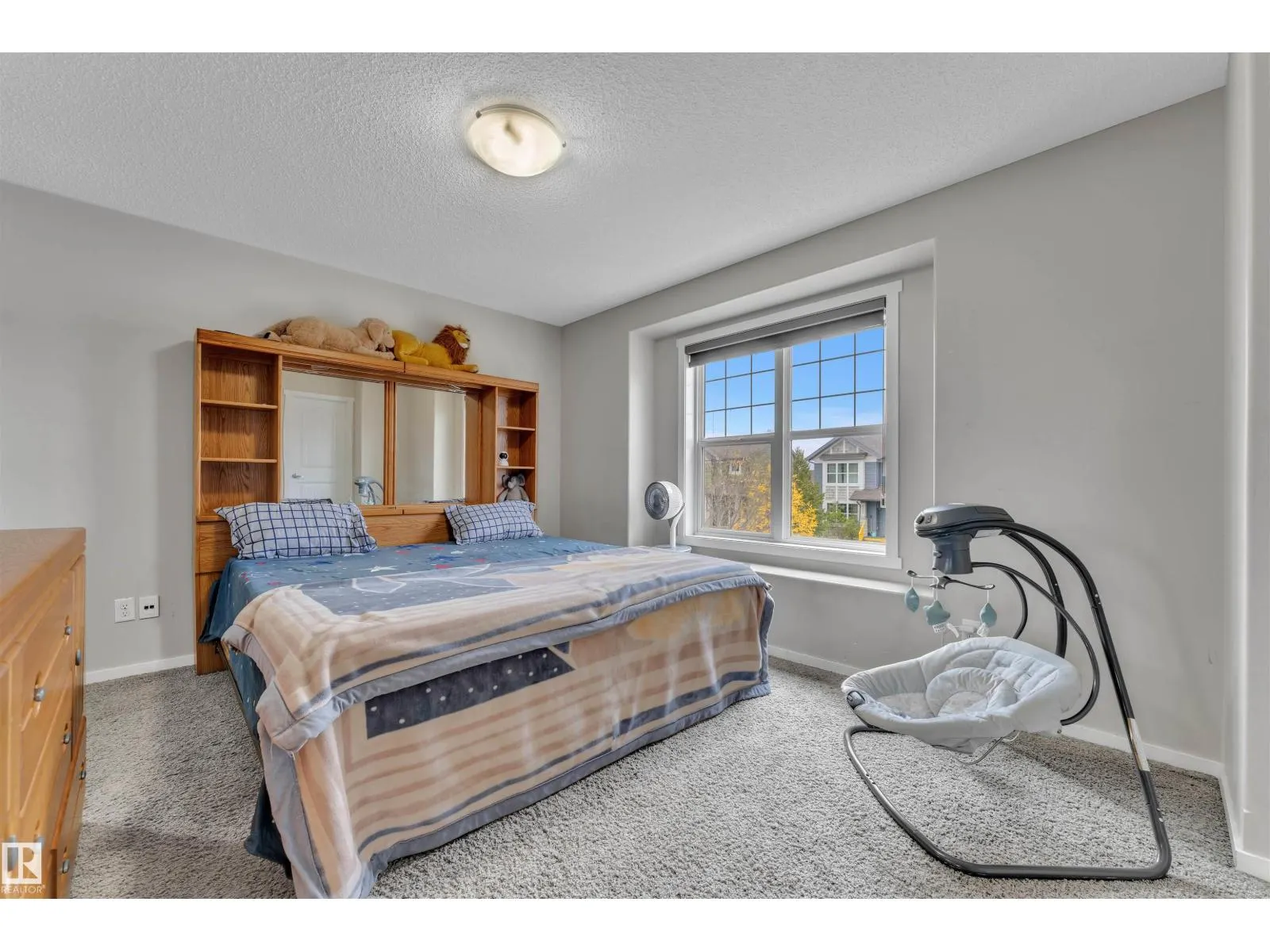 2004 32 ST NW