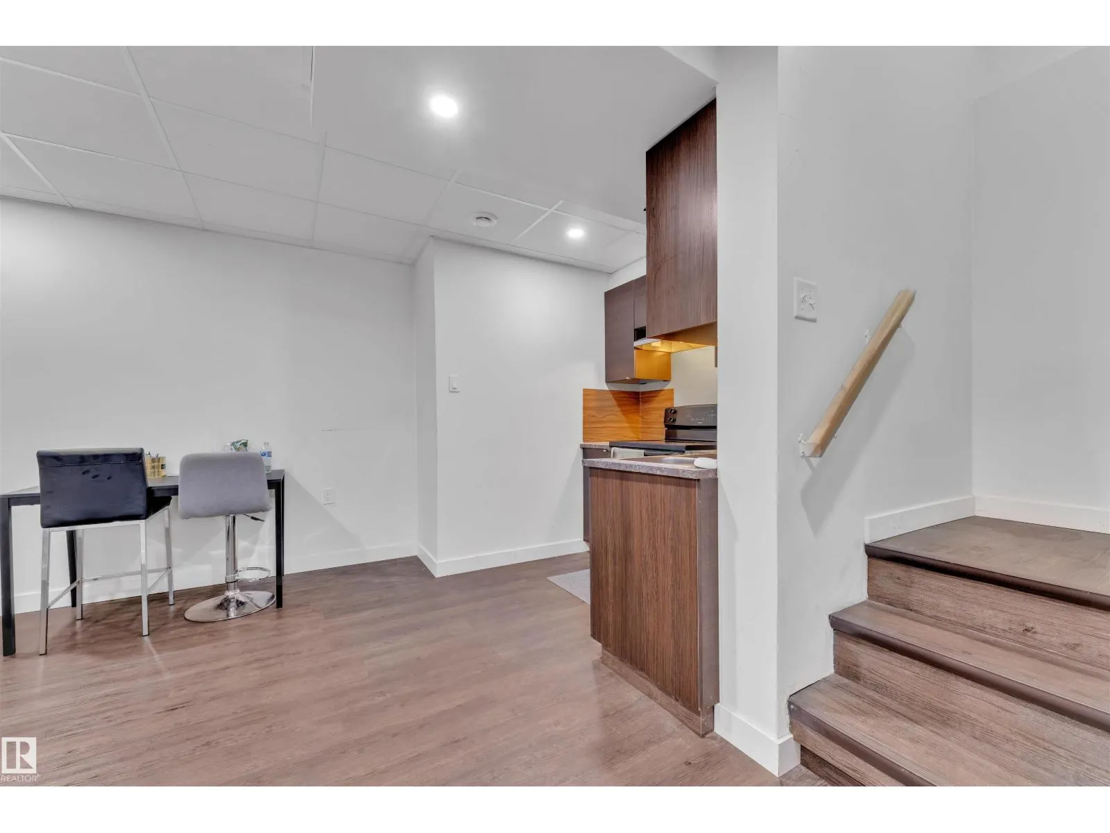 2004 32 ST NW