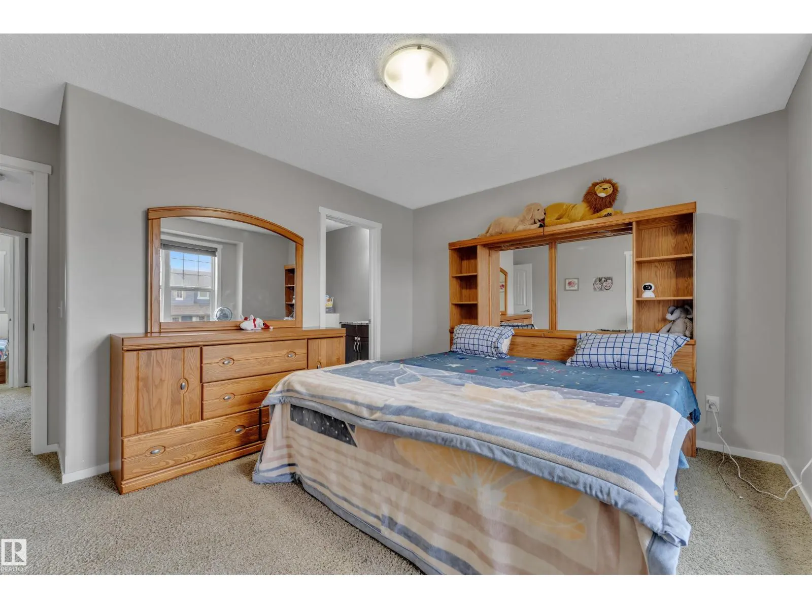 2004 32 ST NW