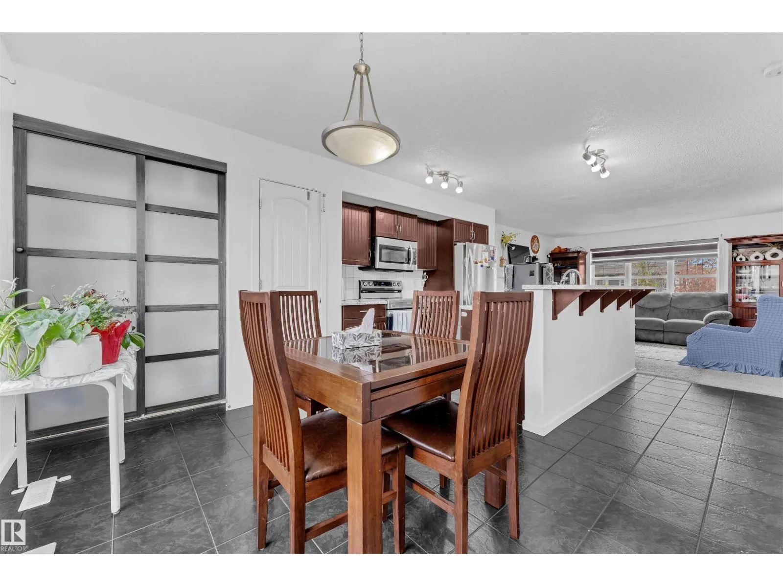 2004 32 ST NW