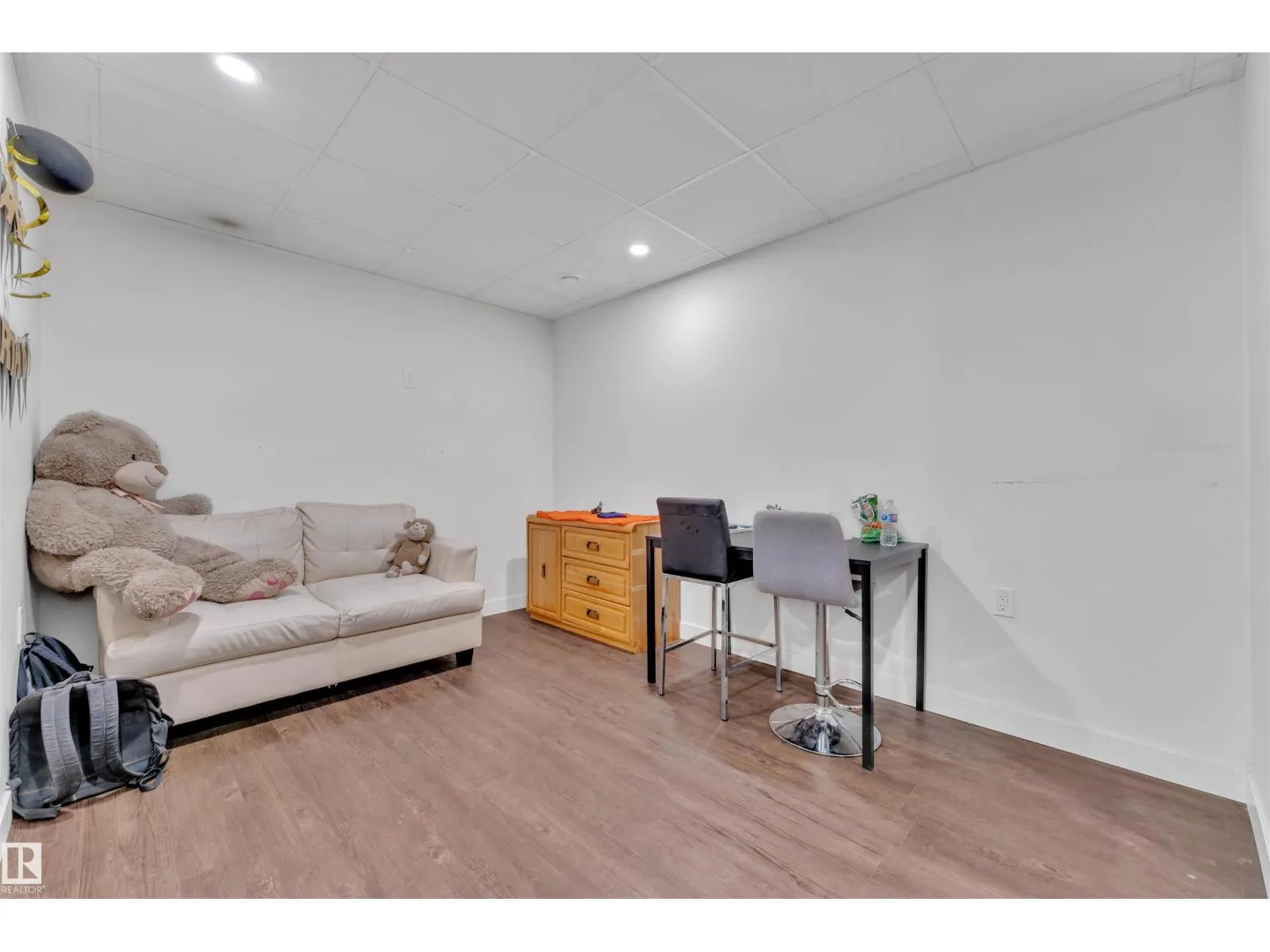2004 32 ST NW