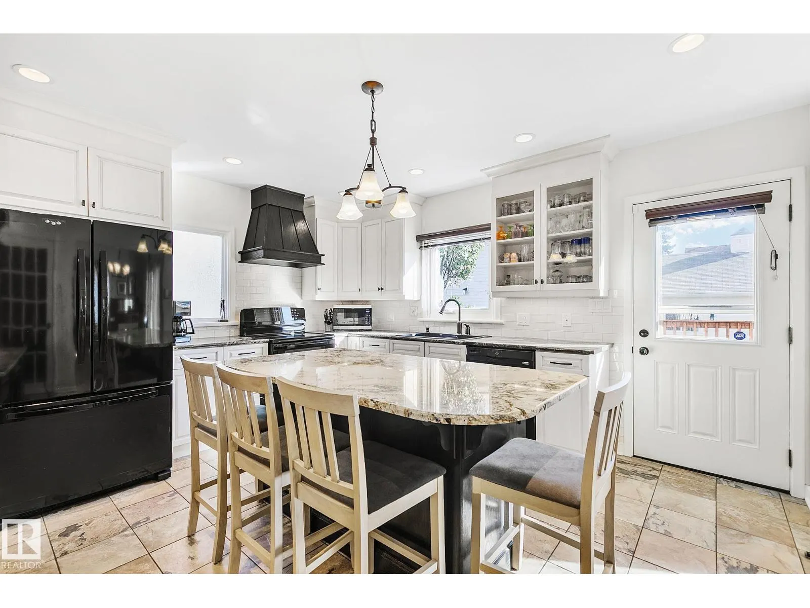 10611 137 ST NW