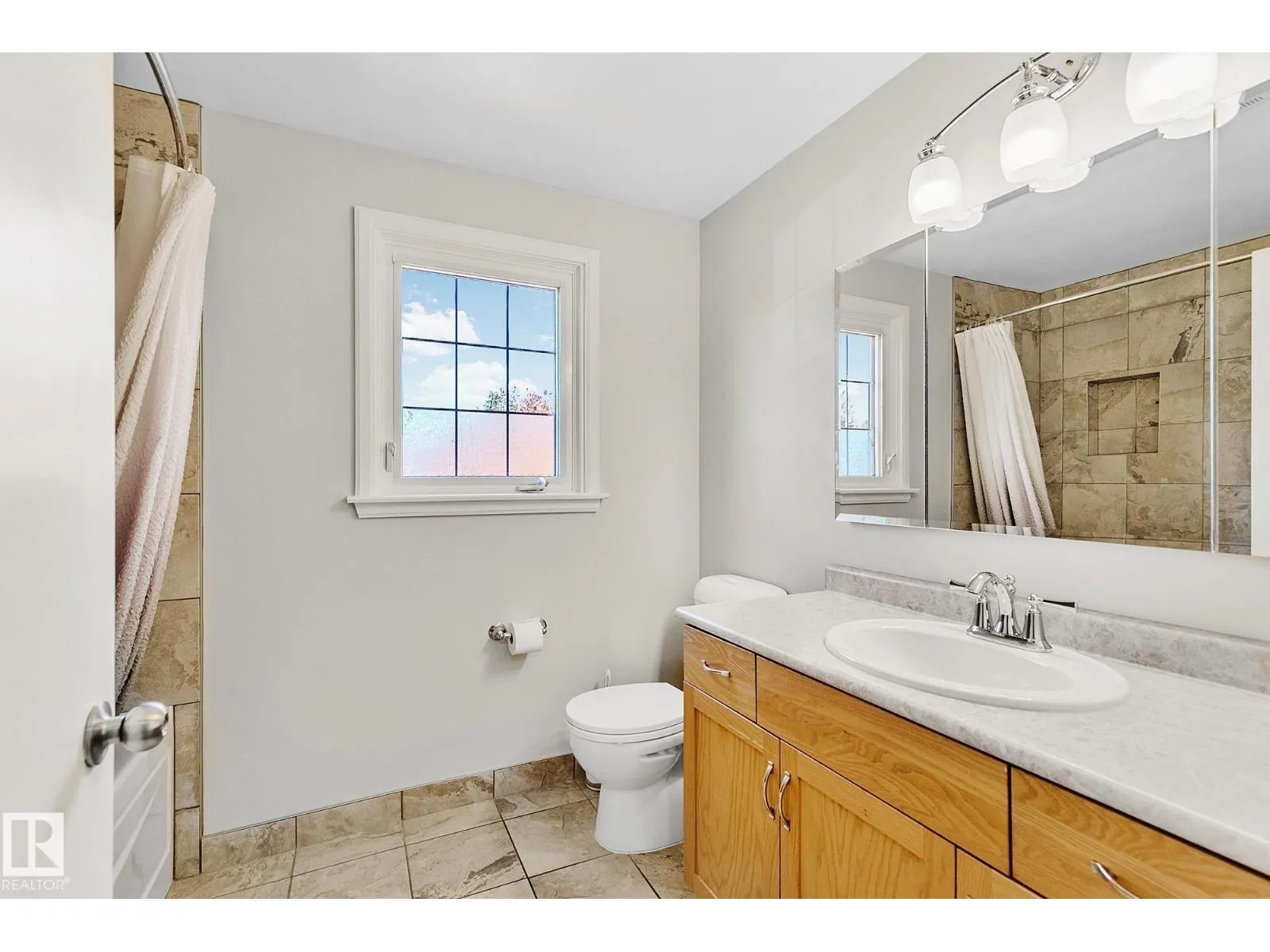 10611 137 ST NW