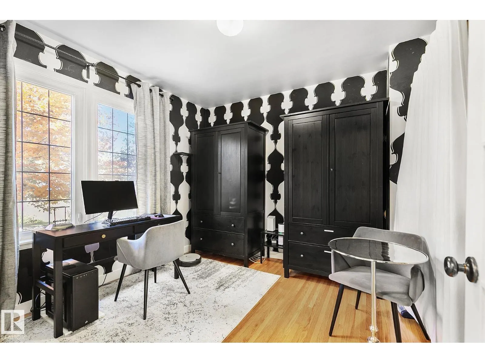 10611 137 ST NW