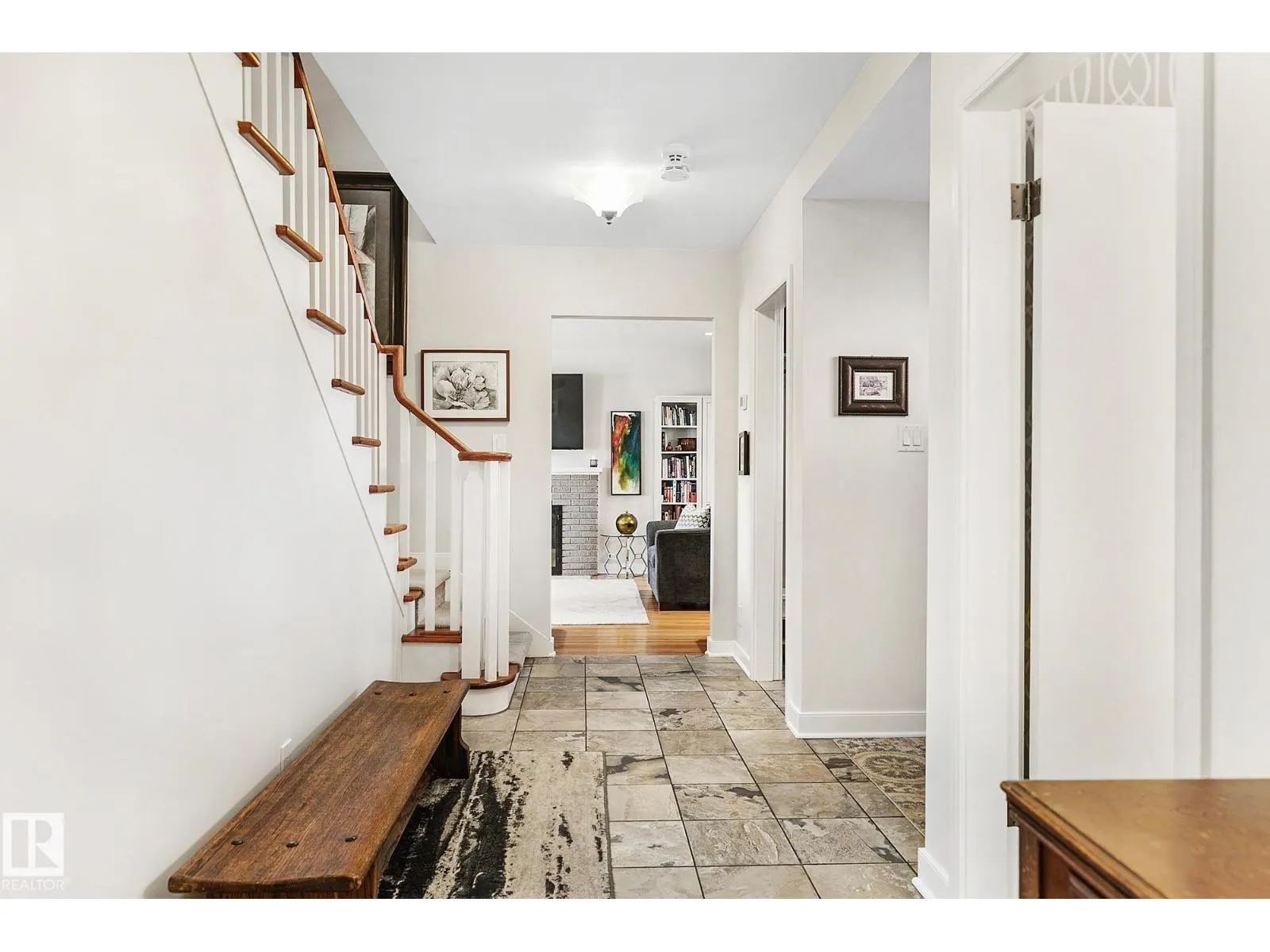 10611 137 ST NW