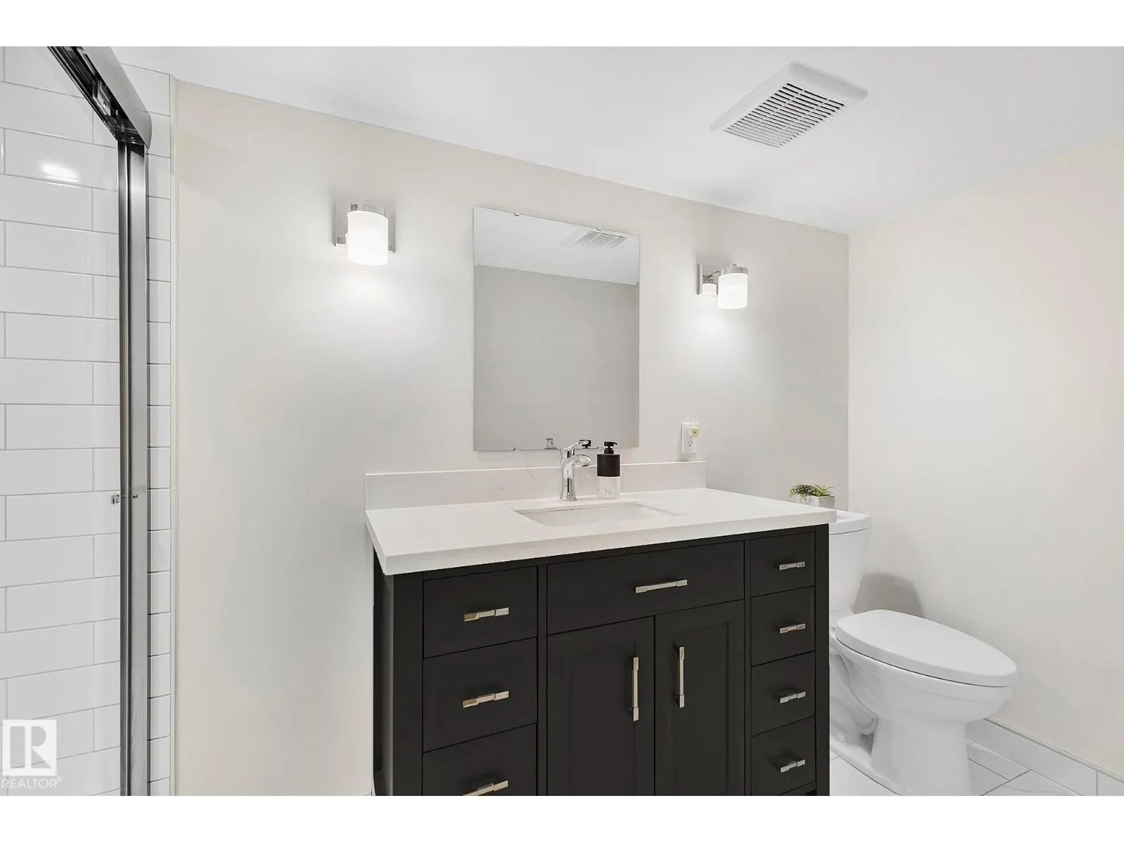 10611 137 ST NW