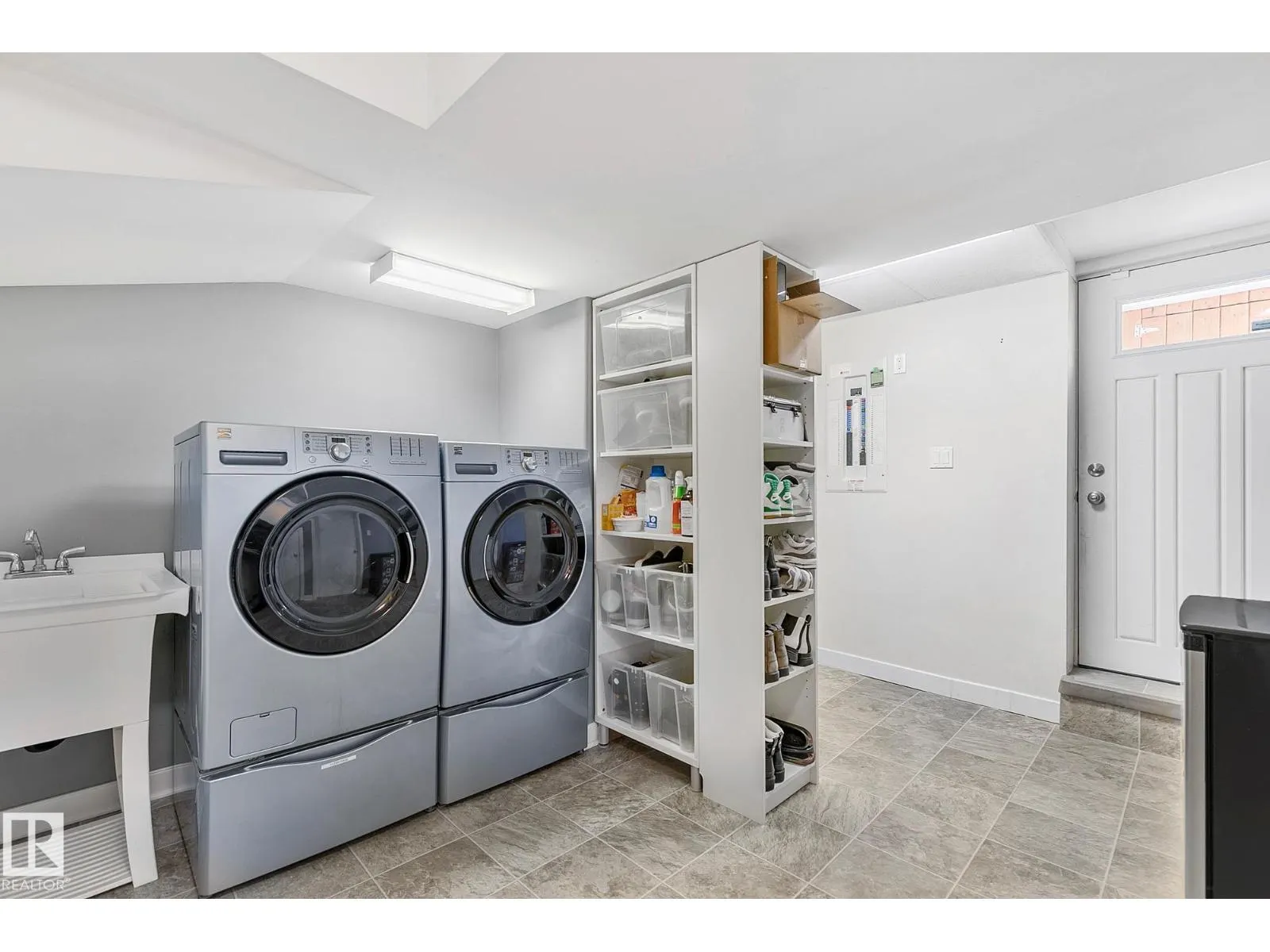 10611 137 ST NW