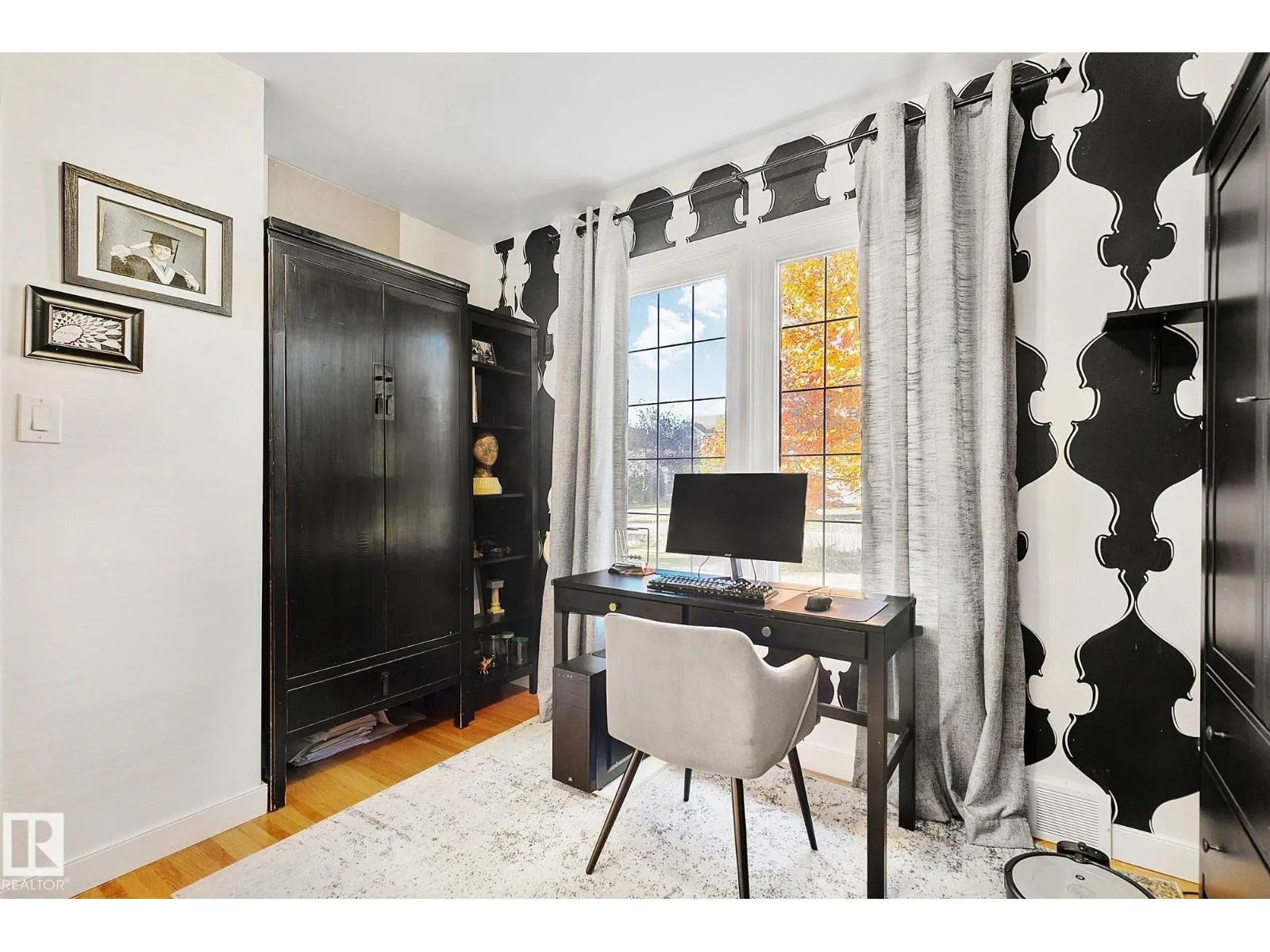 10611 137 ST NW