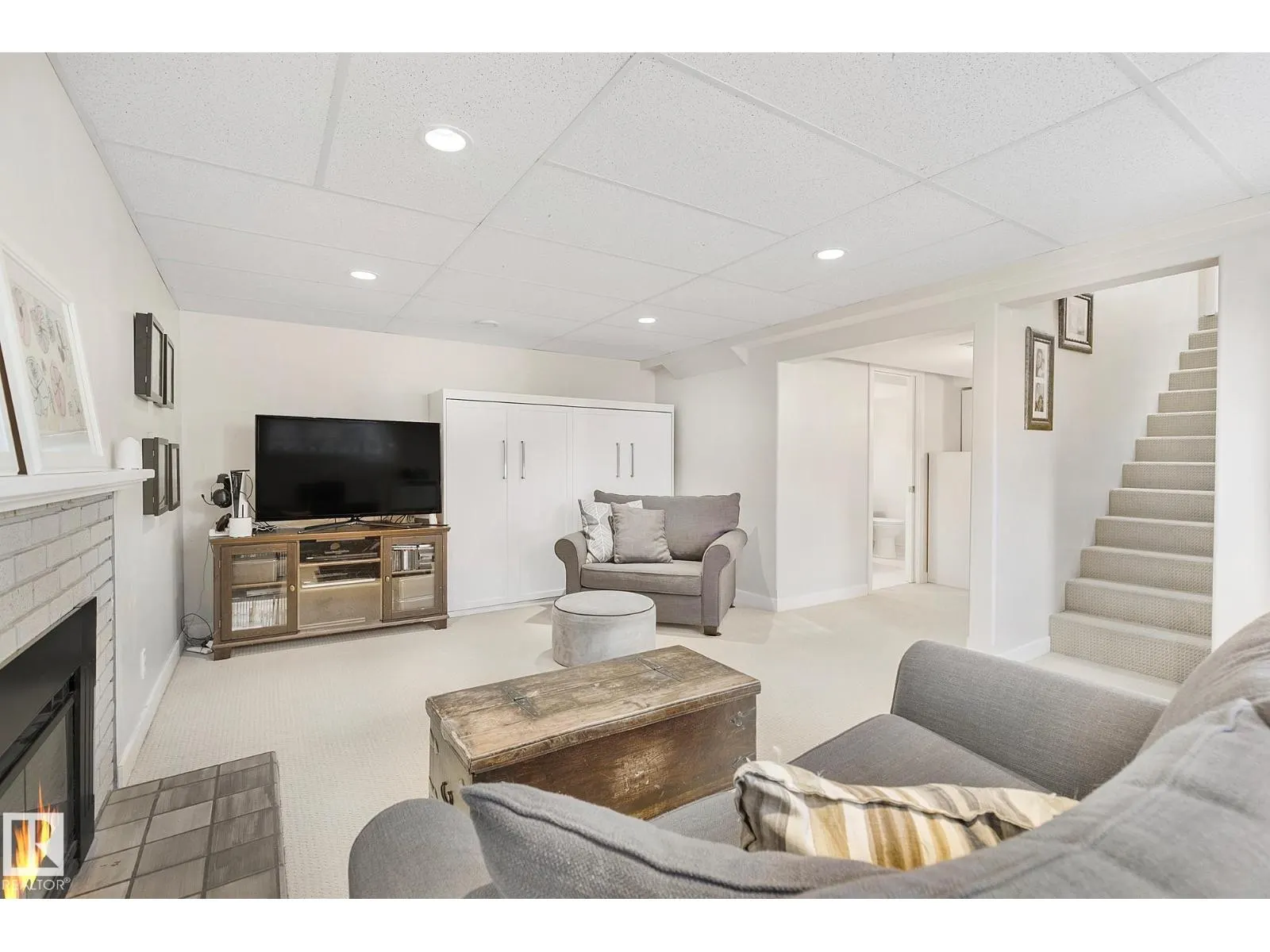 10611 137 ST NW