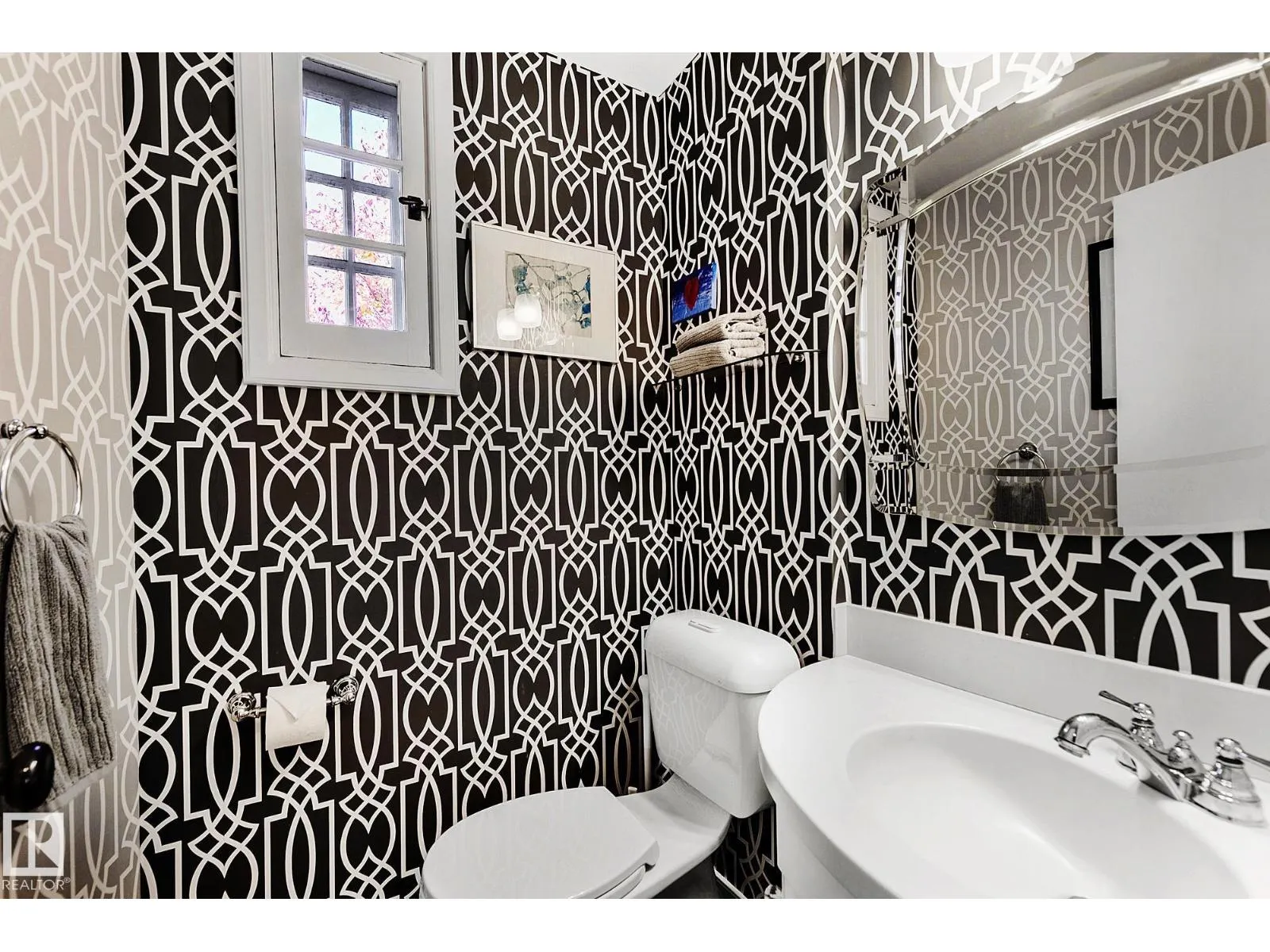 10611 137 ST NW