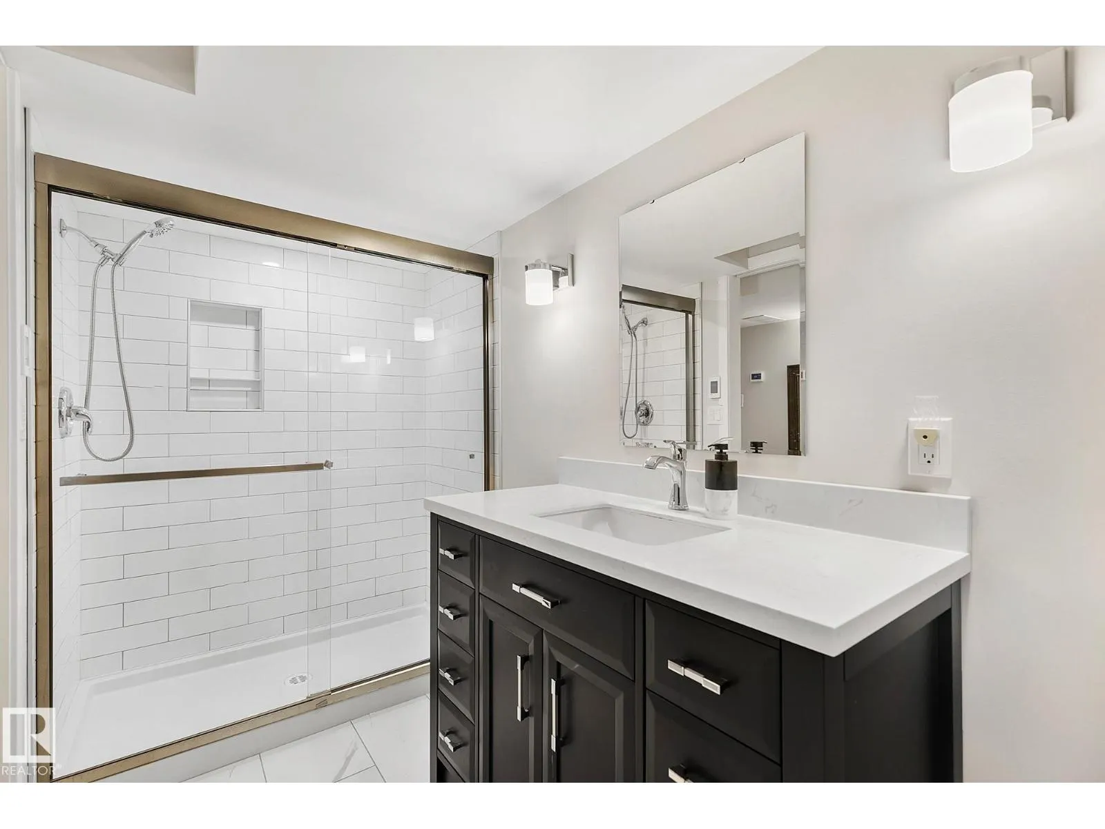 10611 137 ST NW
