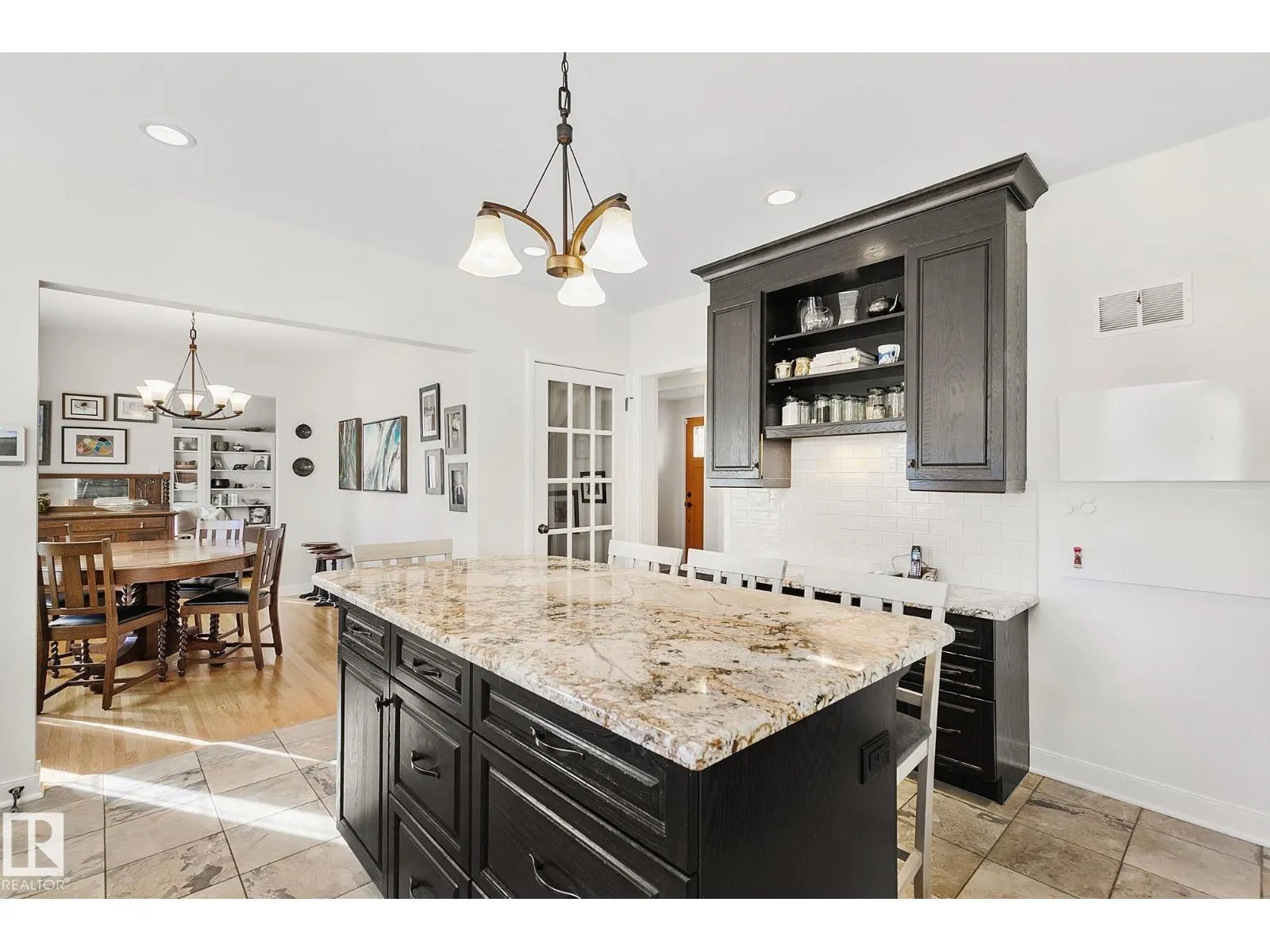 10611 137 ST NW