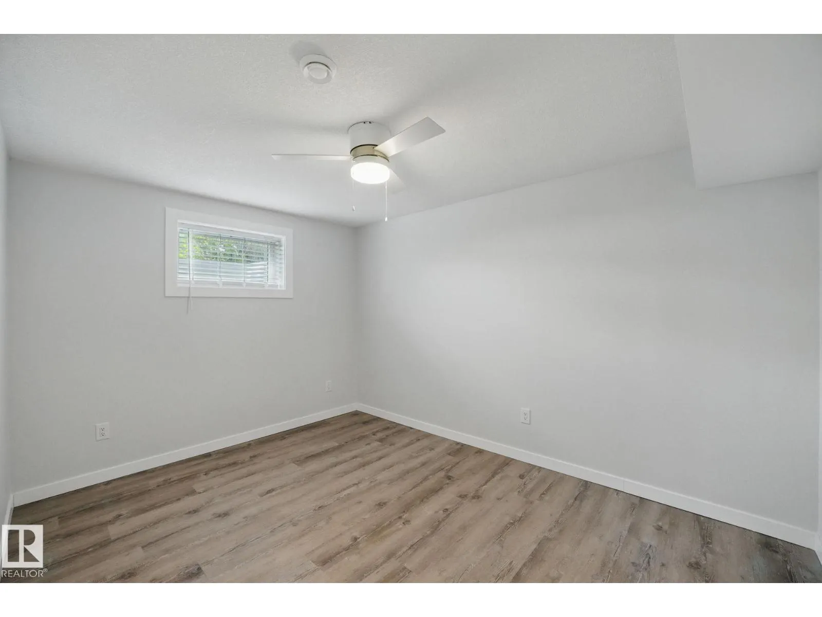 10407 136 AVE NW