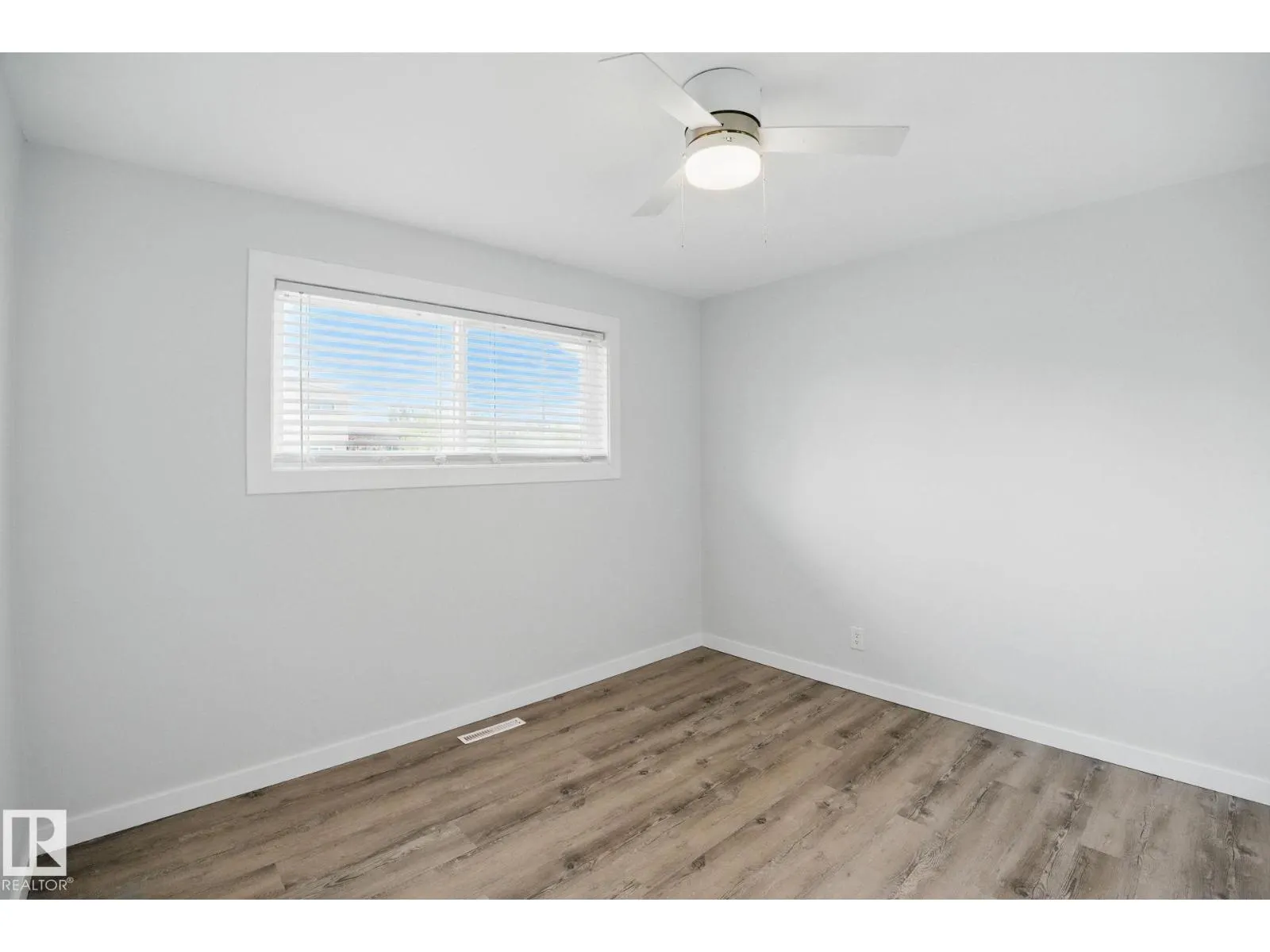 10407 136 AVE NW