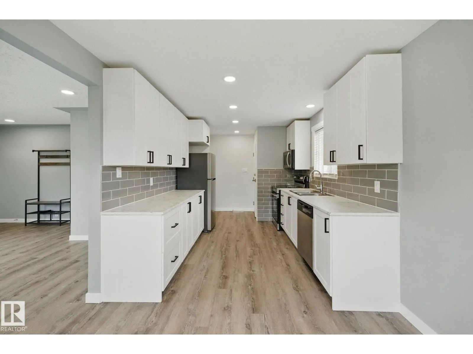 10407 136 AVE NW