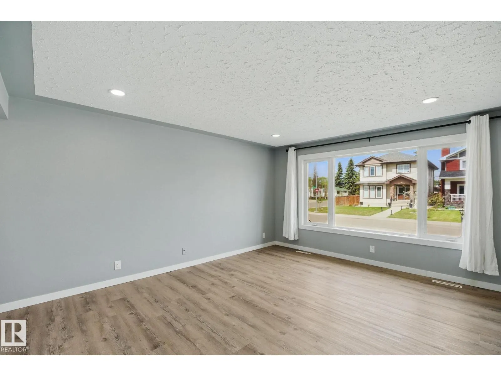 10407 136 AVE NW