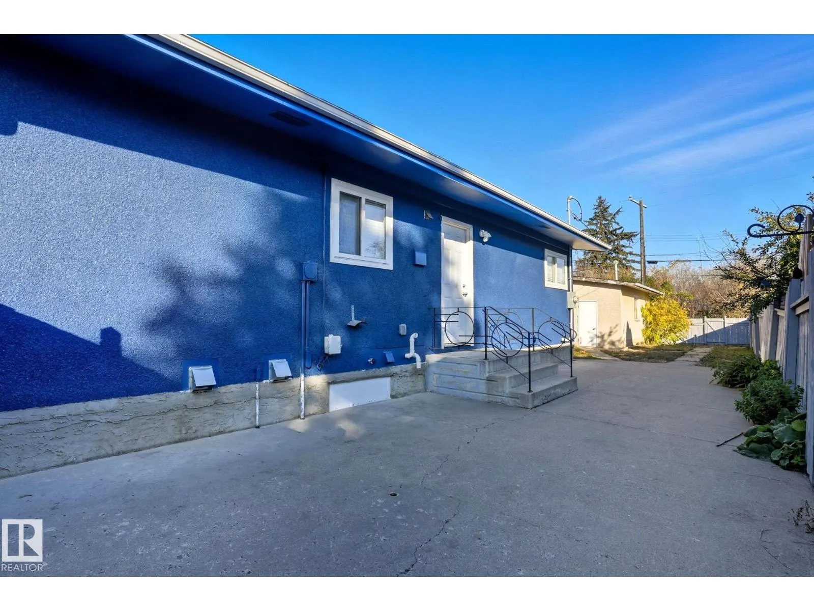 10407 136 AVE NW