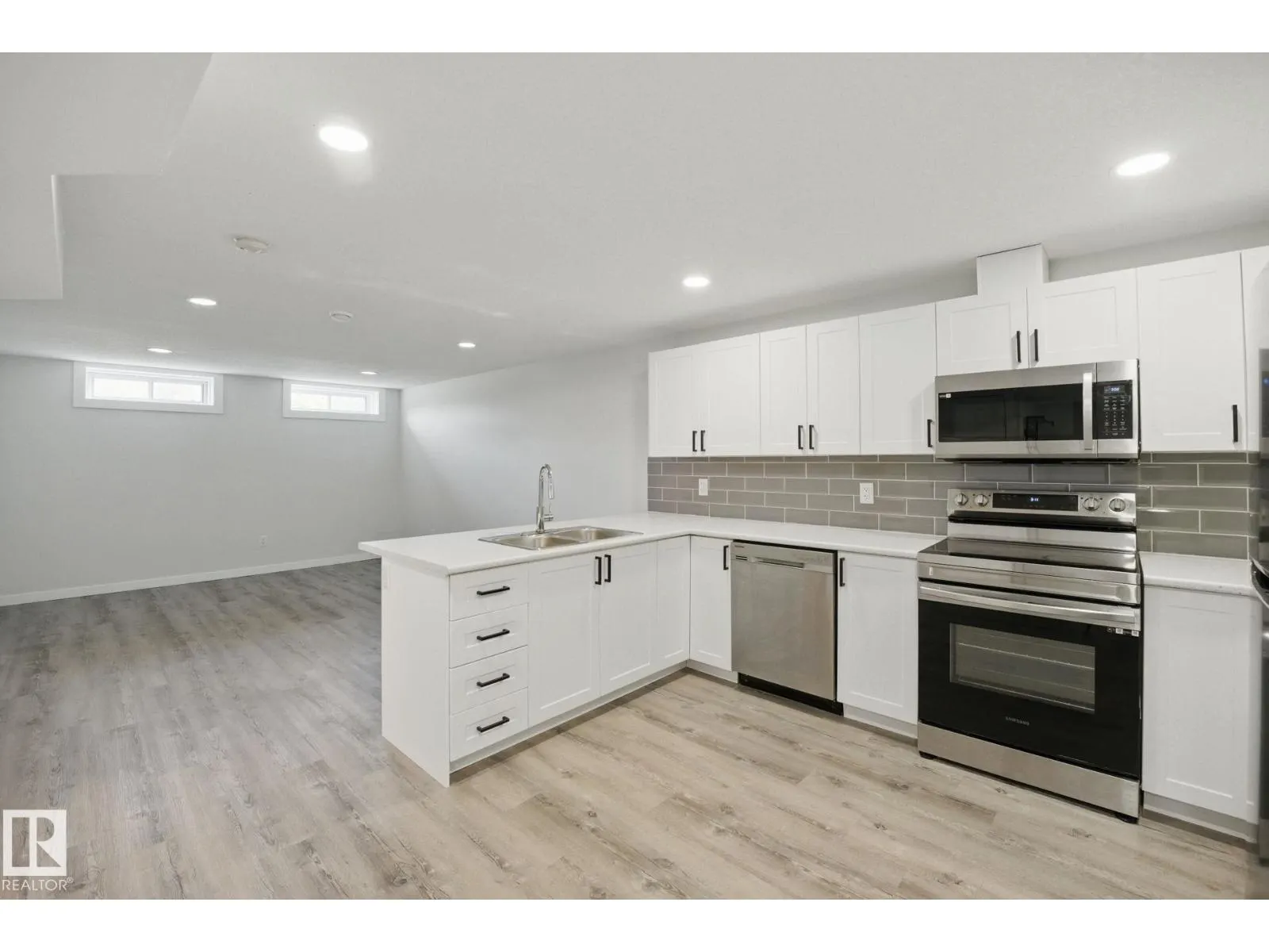 10407 136 AVE NW