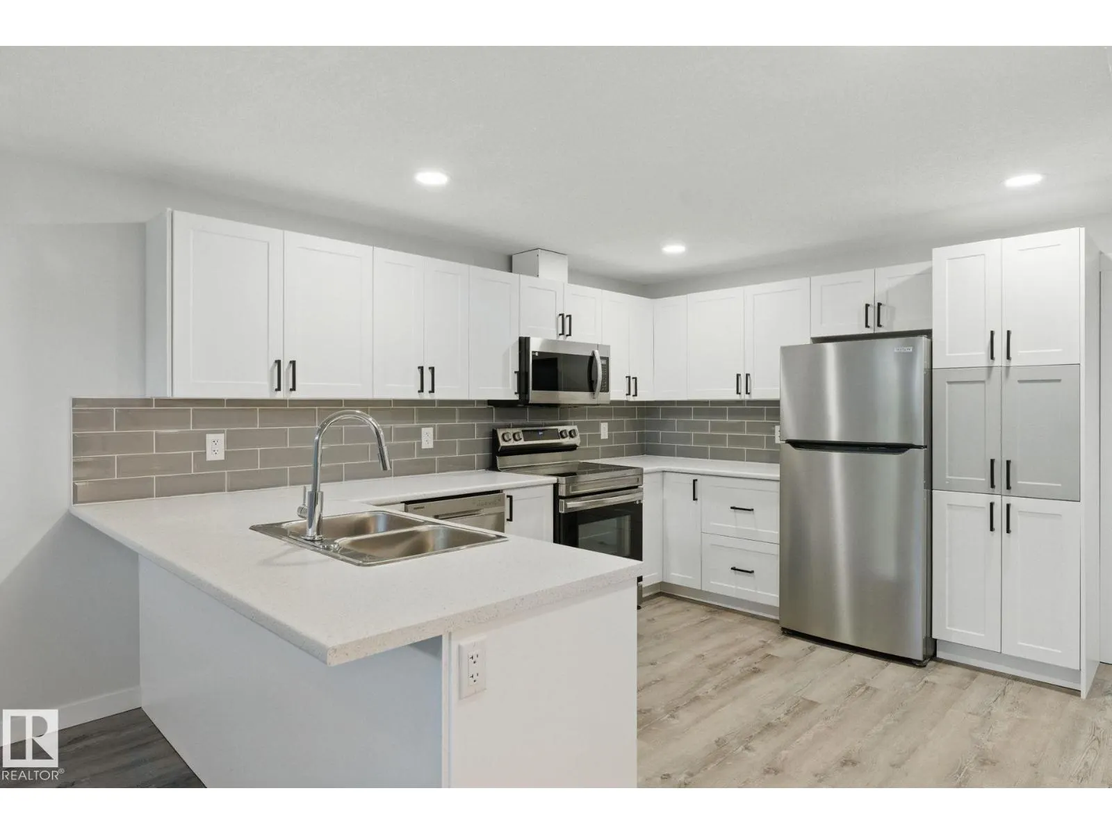 10407 136 AVE NW