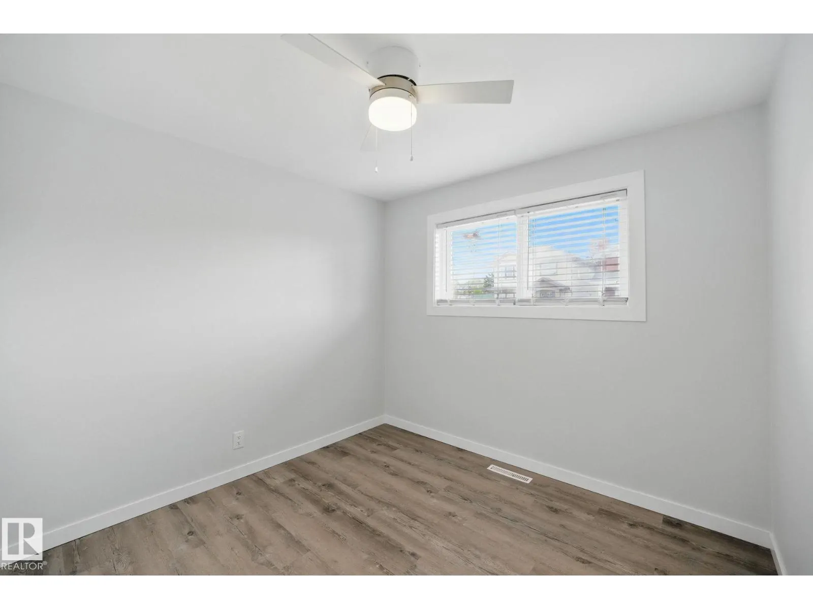 10407 136 AVE NW