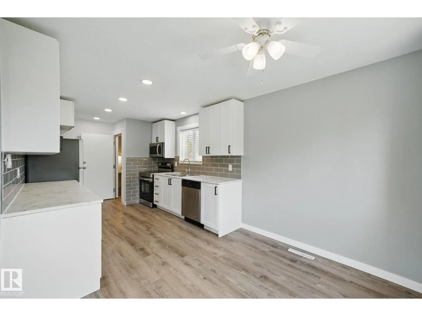 10407 136 AVE NW