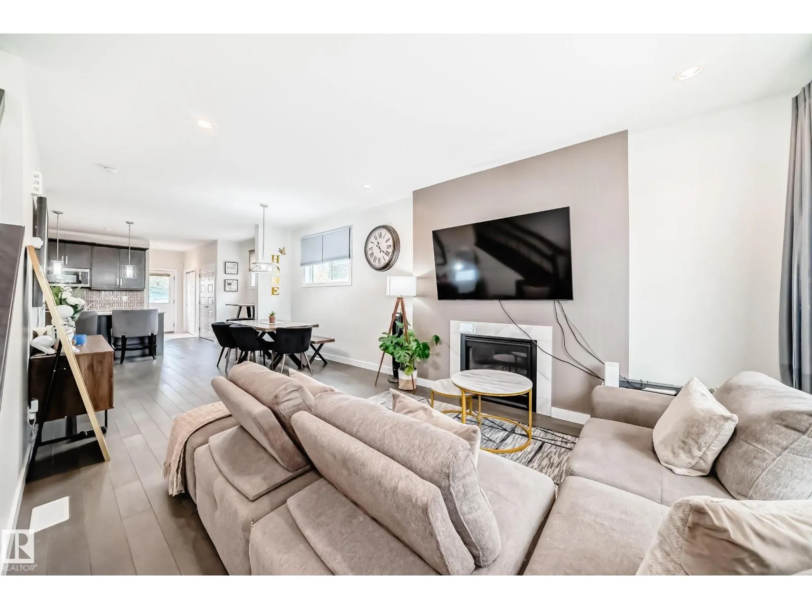 12345 85 ST NW