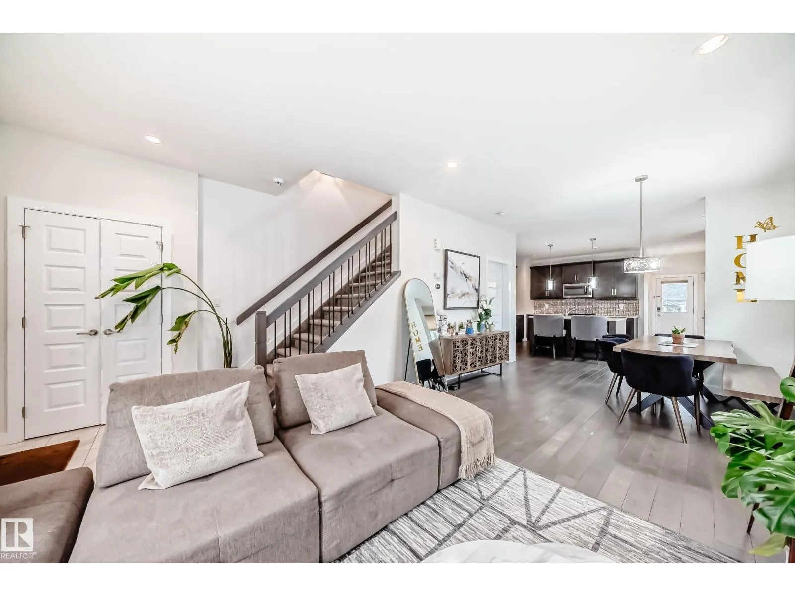 12345 85 ST NW
