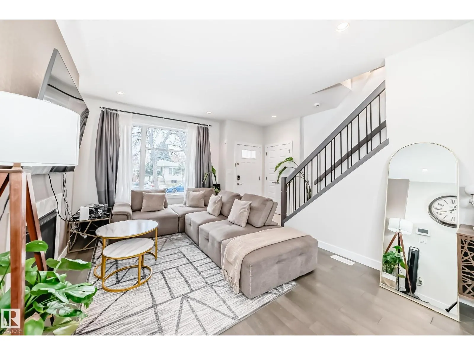 12345 85 ST NW