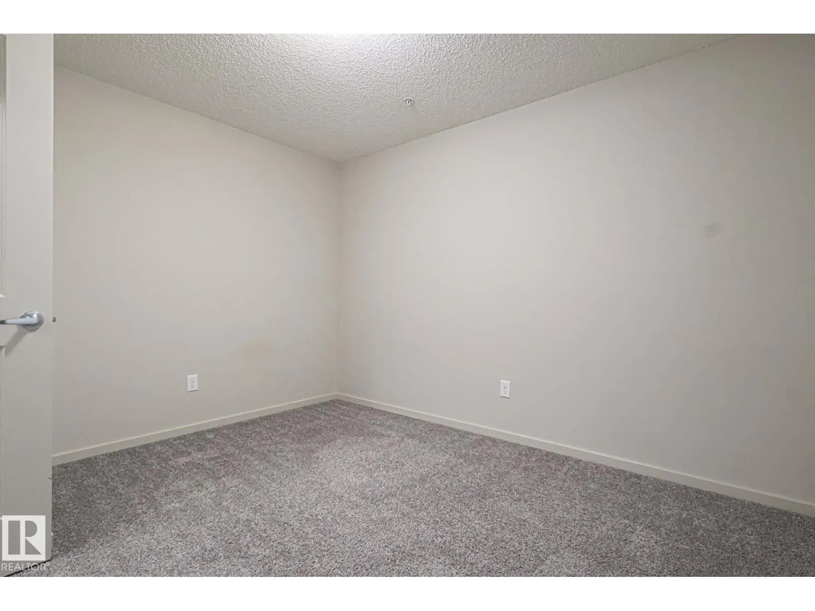 #311 5404 7 AV SW SW
