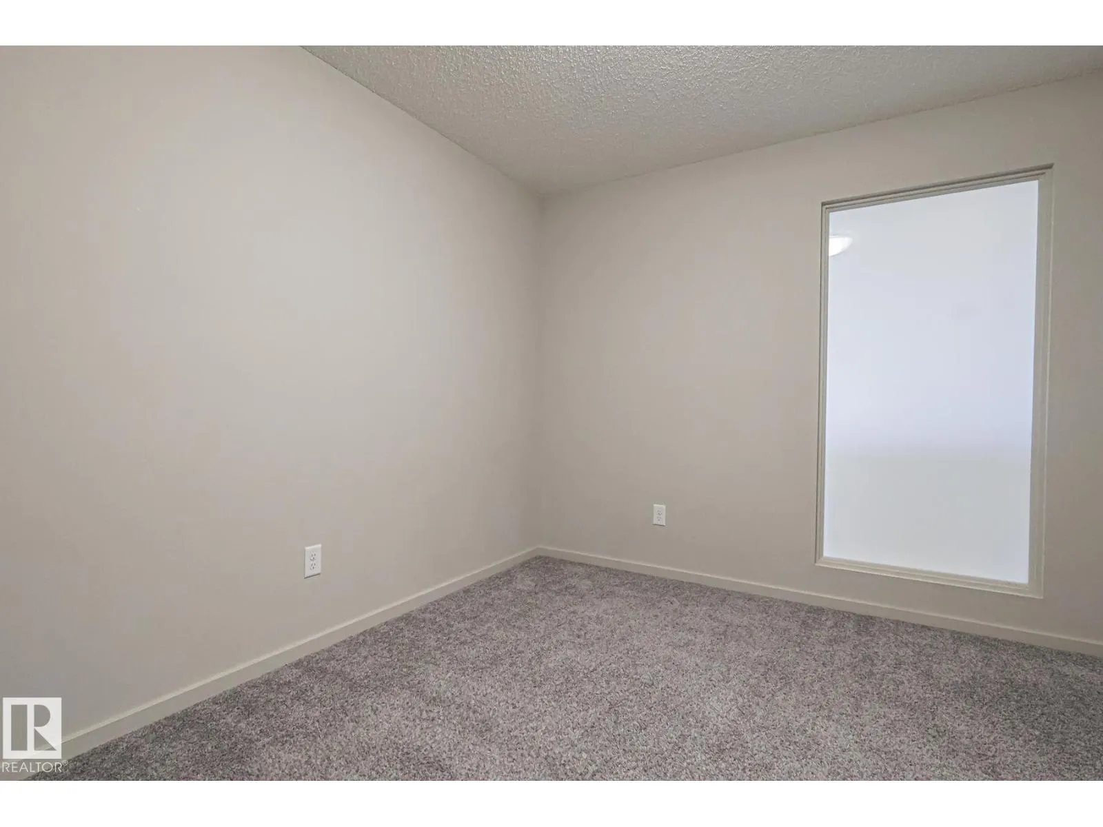 #311 5404 7 AV SW SW