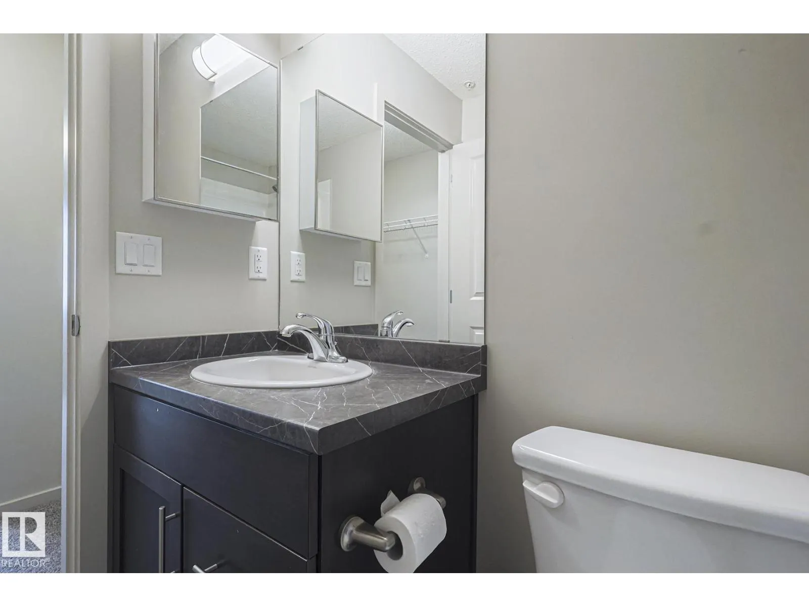 #311 5404 7 AV SW SW