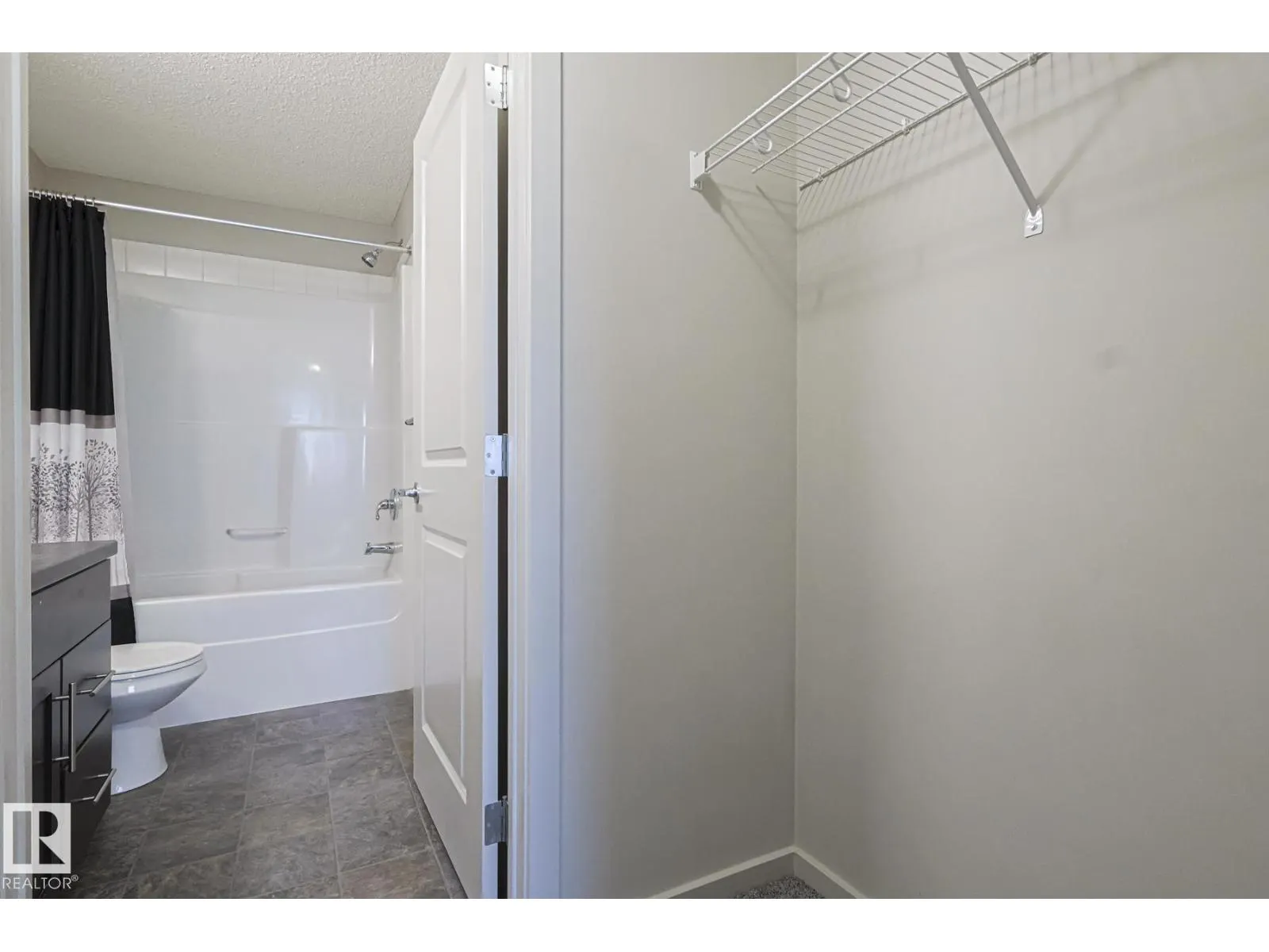 #311 5404 7 AV SW SW