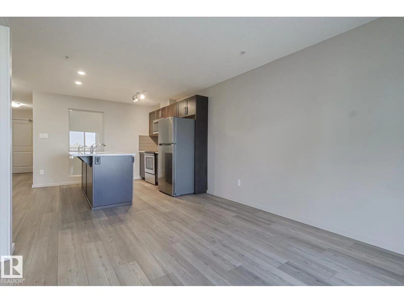 #311 5404 7 AV SW SW