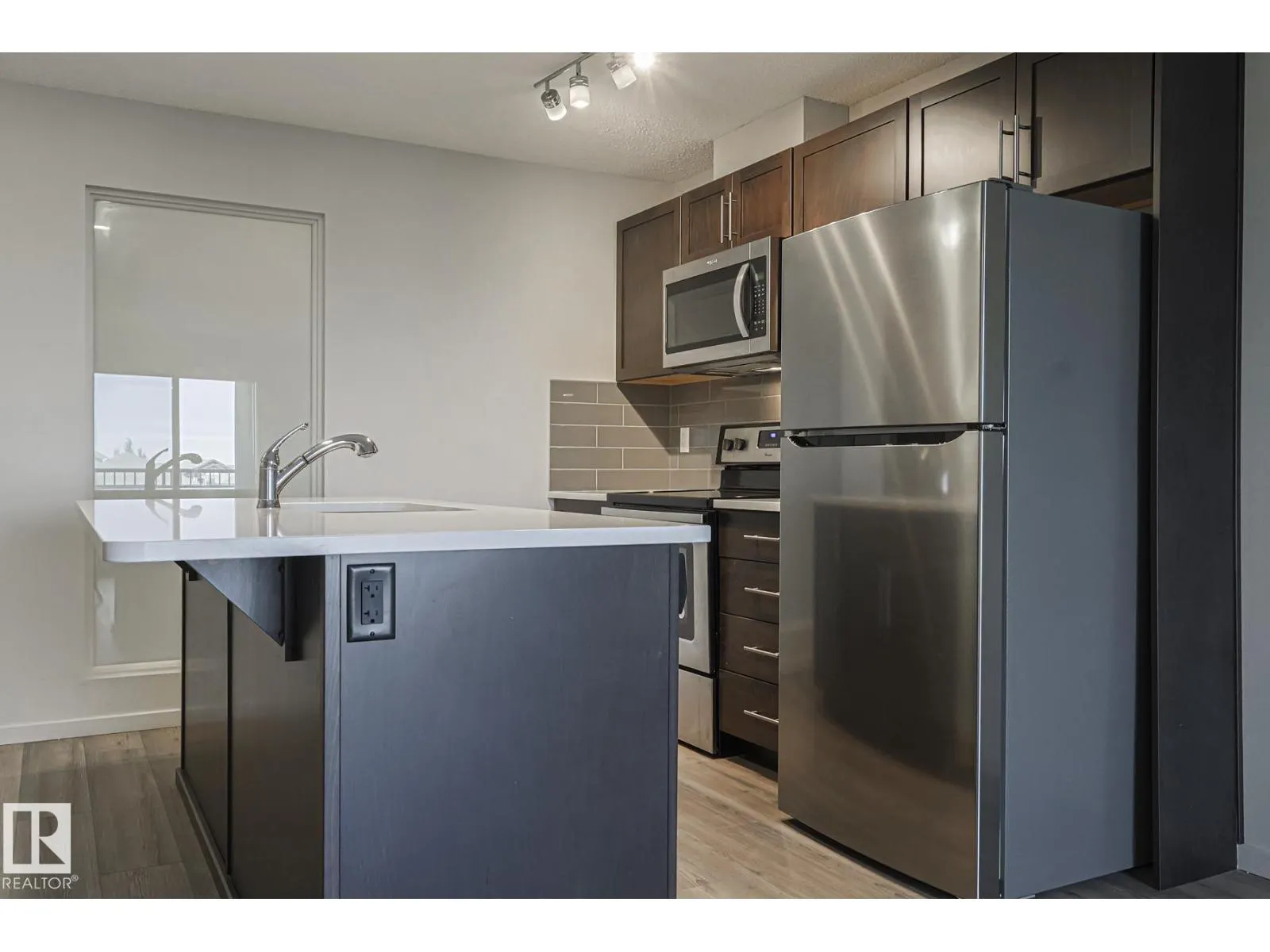 #311 5404 7 AV SW SW