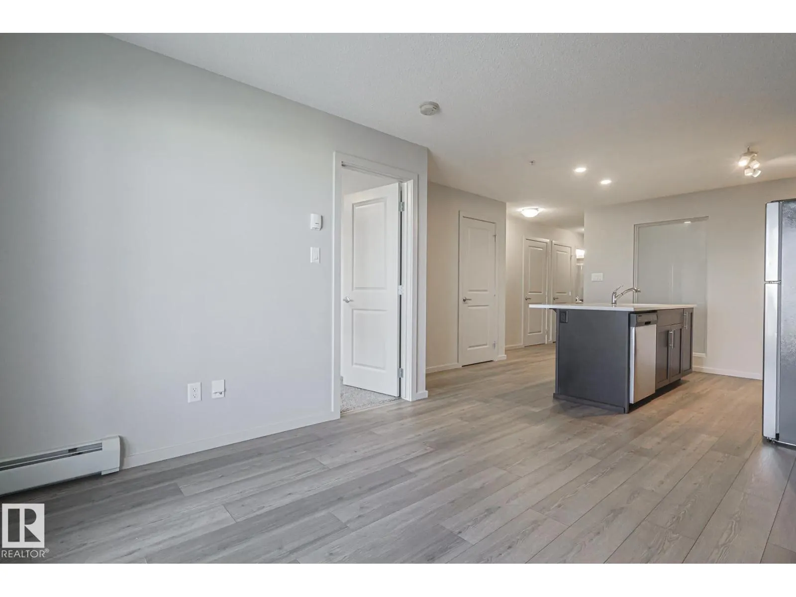#311 5404 7 AV SW SW