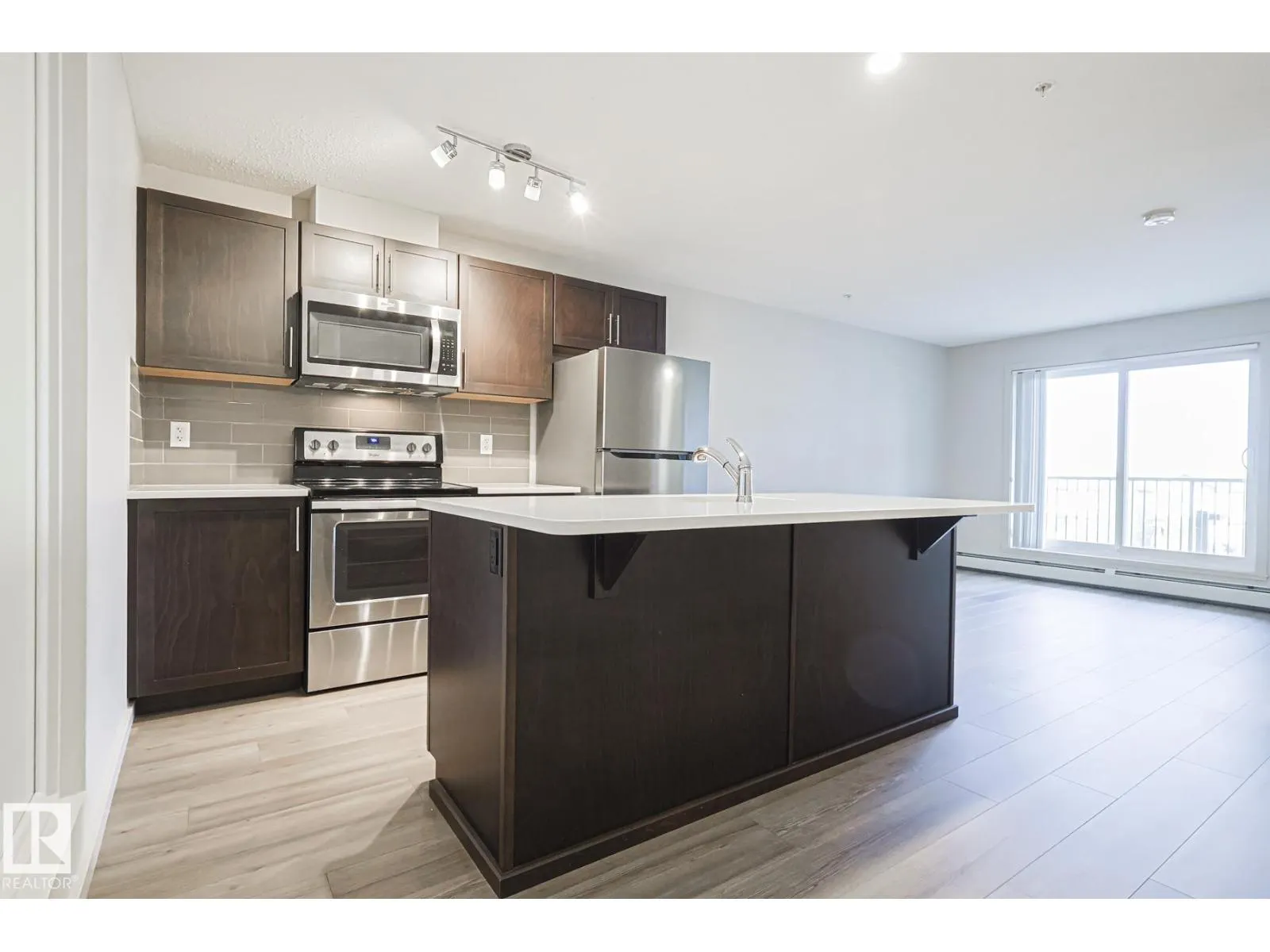 #311 5404 7 AV SW SW