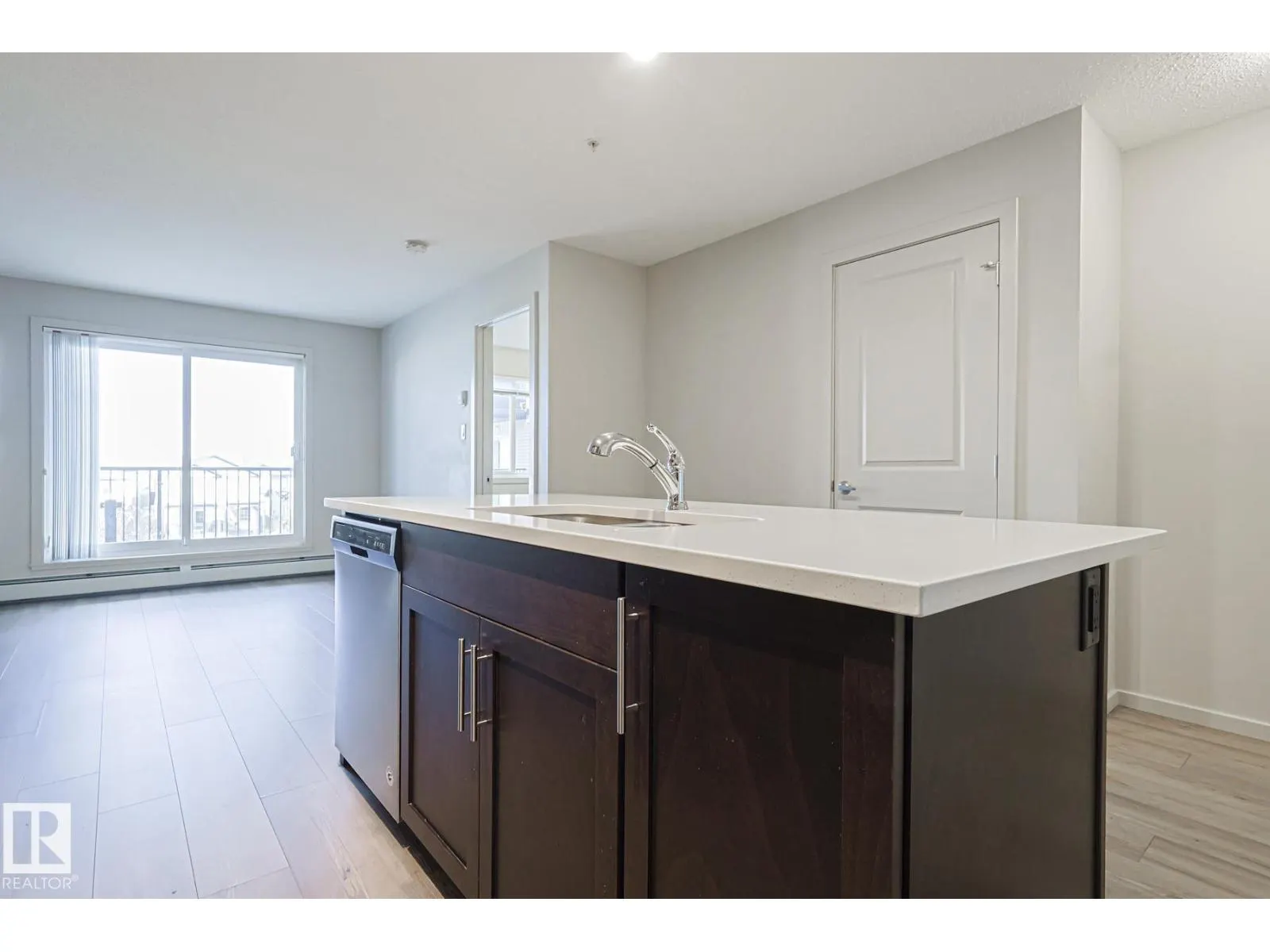 #311 5404 7 AV SW SW